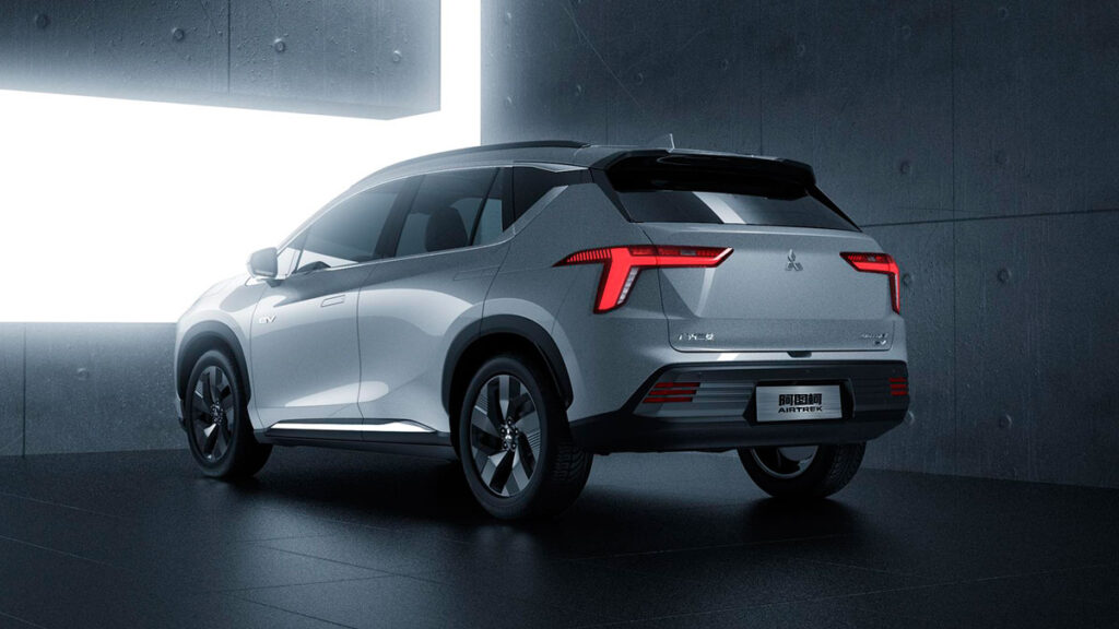 ميتسوبيشي إيرتريك EV كروس أوفر
