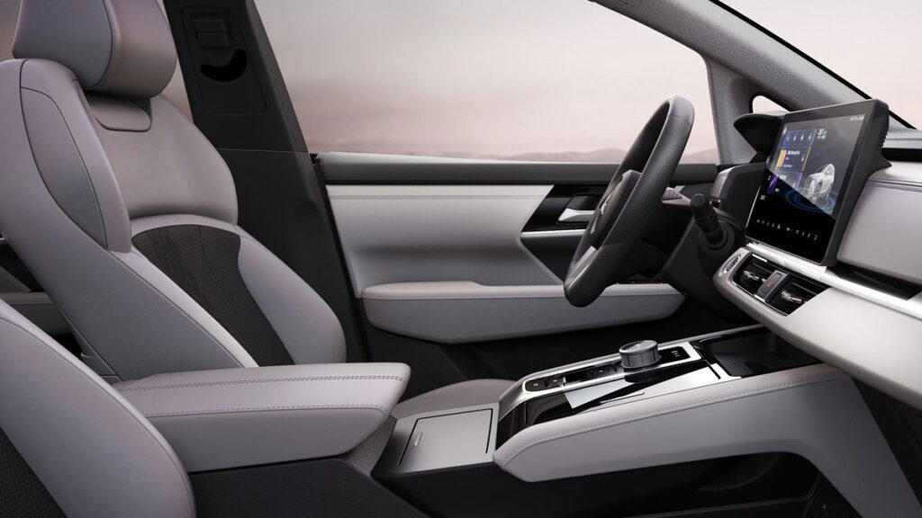ميتسوبيشي إيرتريك EV كروس أوفر