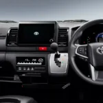 تحديثات المقصورة الداخلية لطراز تويوتا هاي اس H200 للعام 2026.