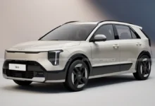 كيا تُزيح السِتار رسميًا عن نيرو 2027 المجددة.