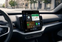 نظام أندرويد أوتوموتيف أثناء عمله بأحد المركبات.