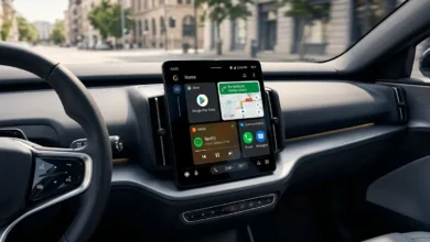 نظام أندرويد أوتوموتيف أثناء عمله بأحد المركبات.