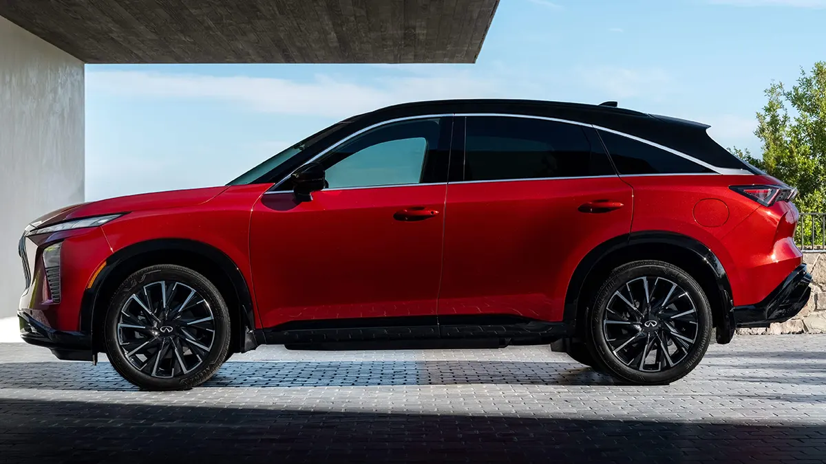 التصميم الجانبي يوضح نمط الكروس أوفر الكوبيه لطراز إنفينيتي QX65 2027.