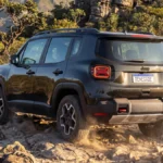 التصميم الخلفي الجديد لطراز جيب رينيجيد 2027.