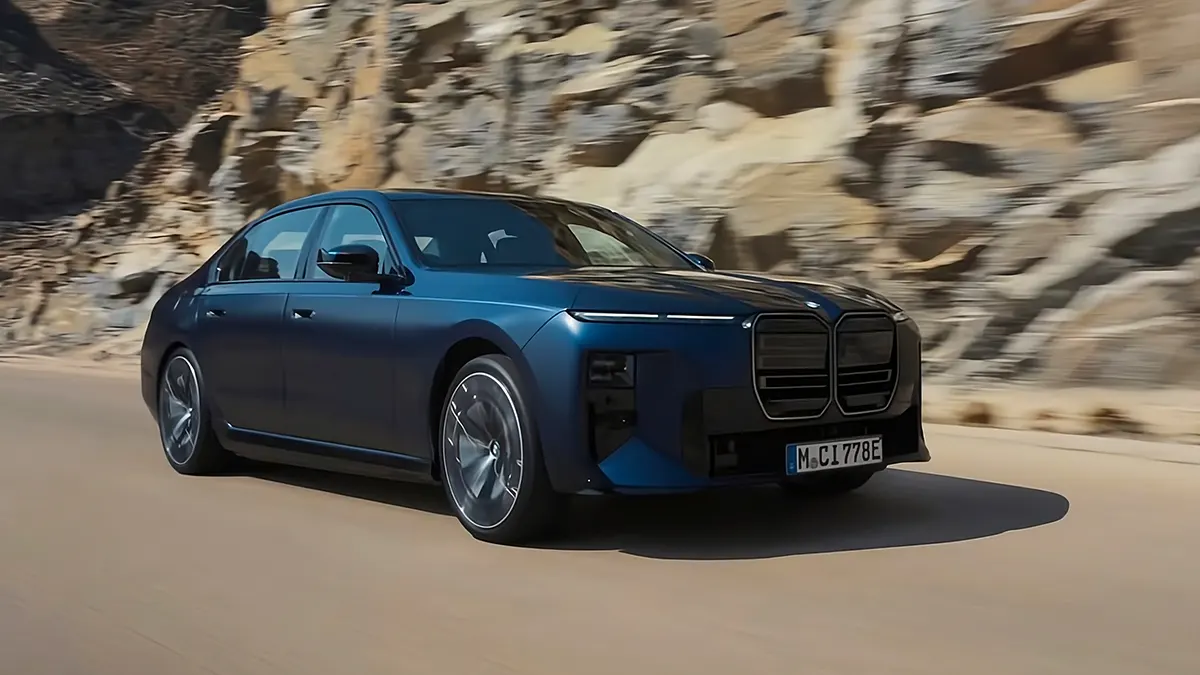 النسخة المحدثة من BMW الفئة السابعة 2027.