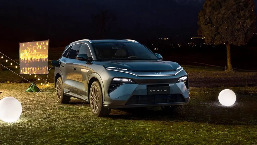 تتميز BYD Atto 8 بتصميم خارجي عصري وجذاب.