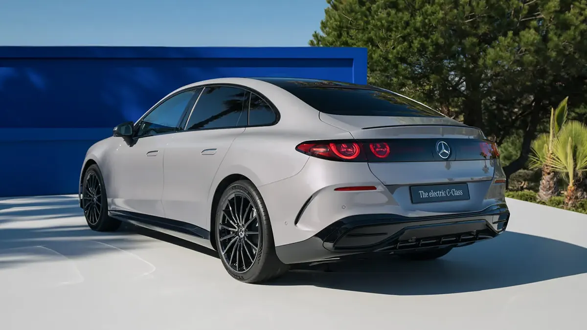 التصميم الخلفي للجيل الجديد من مرسيدس C-Class 2027.