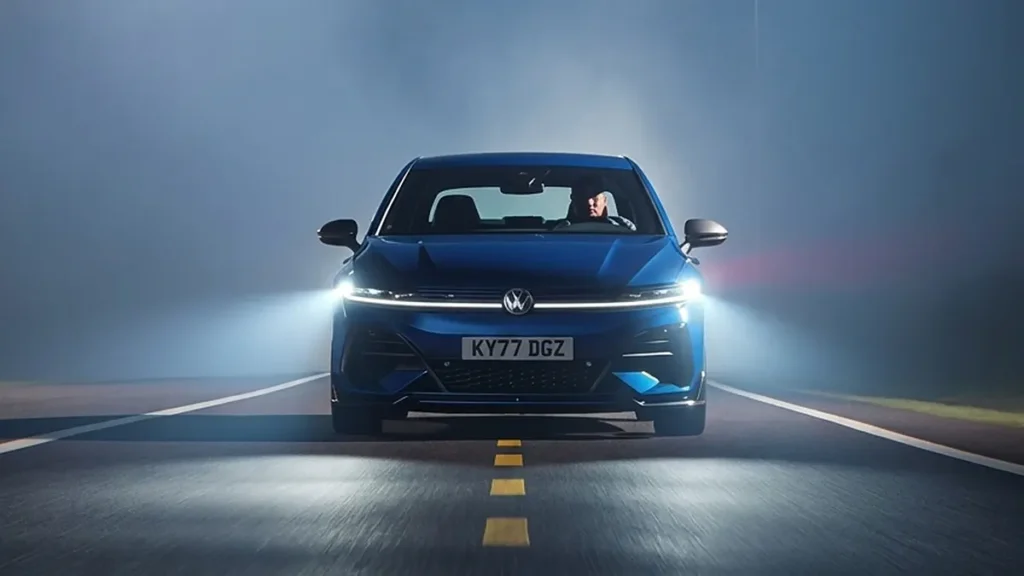 التصميم الأمامي المتوقع لطراز فولكس فاجن جولف R 2028 الجديد.