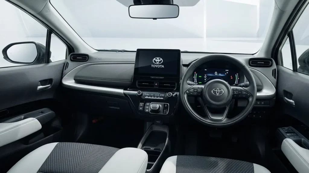 مقصورة تويوتا أكوا 2026 بنظام الترفيه الجديد.