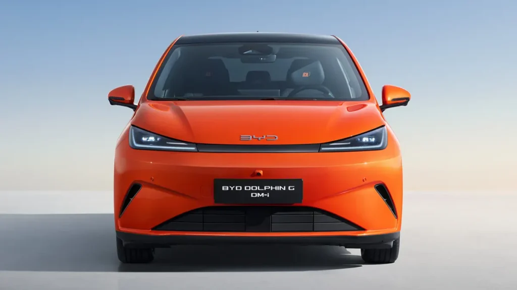 تصميم الواجهة الأمامية لطراز BYD دولفين G الجديد.