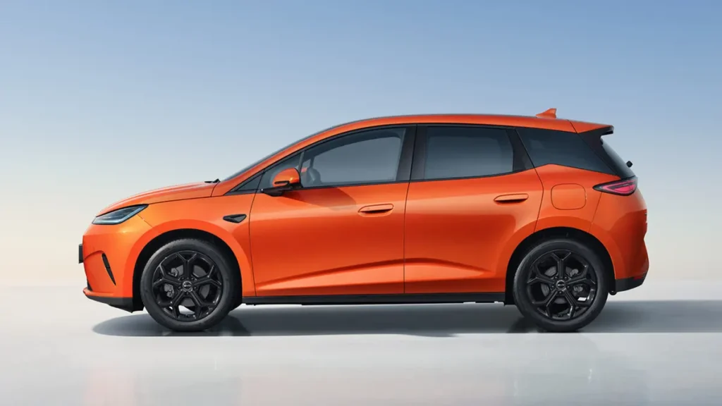 التصميم الجانبي لطراز BYD دولفين G الجديد.