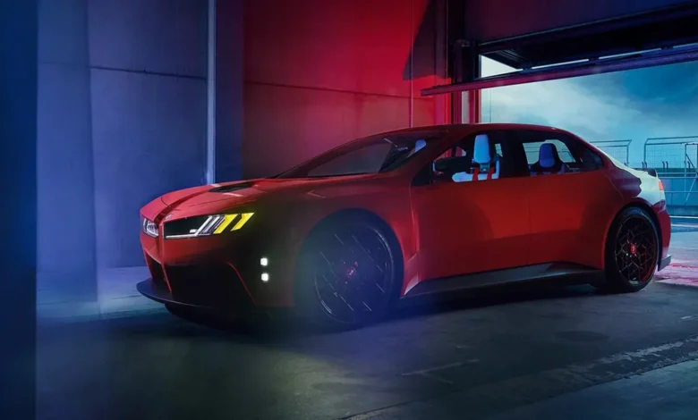 طراز BMW M CONCEPT NEUE KLASSE الاختباري والذي يعرض خطوط BMW iM3 الجديدة.