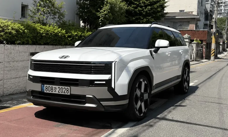 التصميم الأمامي المتوقع للنسخة المجددة من طراز هيونداي سانتافي 2027 الجديدة.