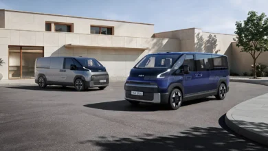تعرف على كيا PV7 الكهربائية الجديدة بمدى يصل إلى 450 كم وشحن سريع خلال 25 دقيقة، مع مساحة تحميل تبلغ 8000 لتر وخيارات نقل لتسعة ركاب. طراز الفان التجاري الكهربائي كيا PV7 الجديد.